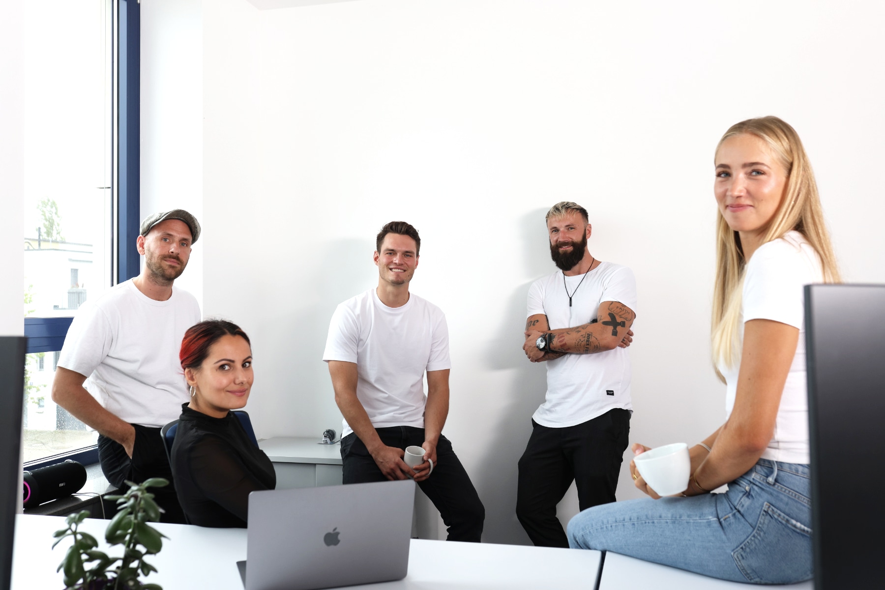 Finity In Webdesign München: Team der Webagentur bei der Arbeit im Studio